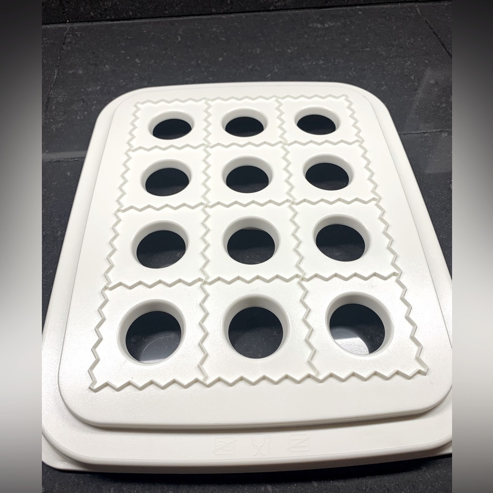 Tupperware Ravioli Maker - Picture 1 of 3